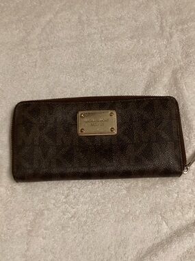 Michael Kors Brown Bag with Gold Plate